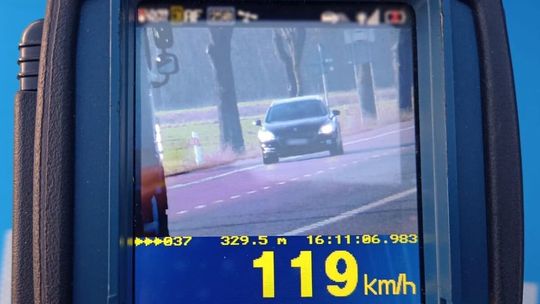 Przez wieś jak po autostradzie. Mandat za tę jazdę na pewno „zabolał”
