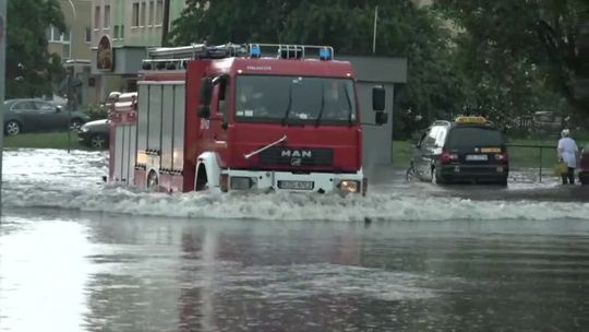 Przez Zgierz przeszła nawałnica. Wiele ulic znalazło się pod wodą. Zalany też szpital
