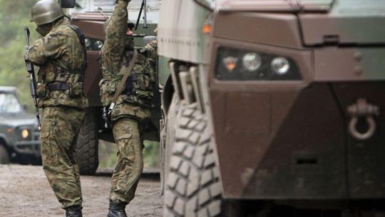 Przeżył falę w wojsku. Dostał 139 tys. zł i rentę