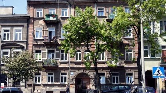 Przybywa dzikich lokatorów w mieszkaniach komunalnych. Urzędnicy: Sąd zwykle umarza takie sprawy