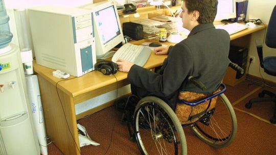 Przychodzi praca do człowieka