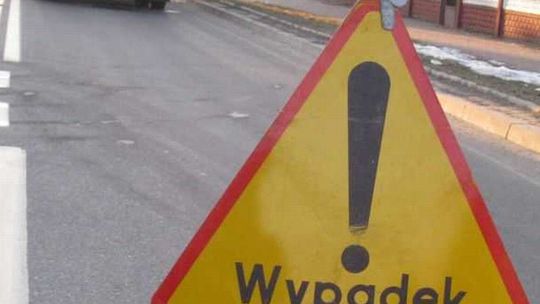 Przyczepa ciężarówki staranowała mazdę