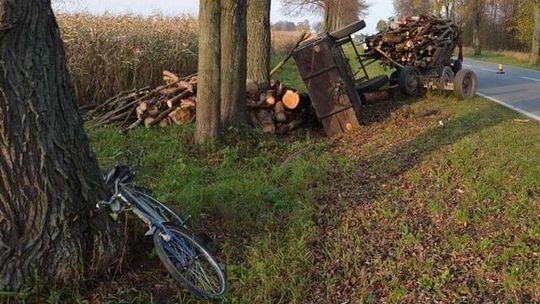 Przyczepa odpięła się i przygniotła rowerzystę
