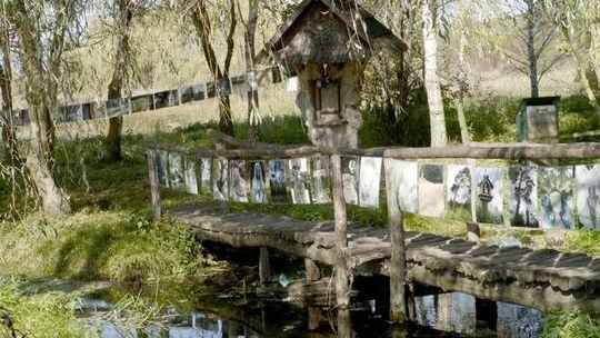 Przydrożne kapliczki w obiektywie. Majówki ze śpiewem i fotografią