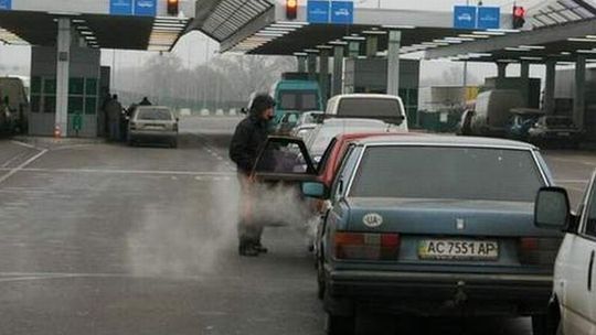 Przygotowania do Euro 2012: Ukraińscy celnicy po polskiej stronie