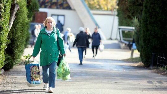 Przygotowania do Zaduszek idą pełną parą. Tłumy na największej nekropolii