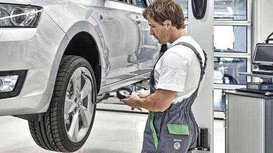 Przygotuj auto na ferie i na lodowiec