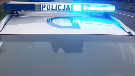 Przyjechał do skupu sprzedać owoce. Pijany pracownik najechał mu wózkiem widłowym na nogę