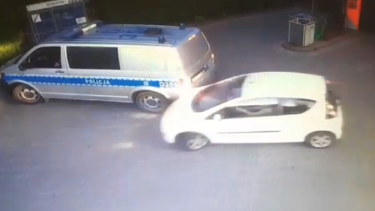 Przyjechała po alkohol, uderzyła w radiowóz. A już miała prawie 2 promile