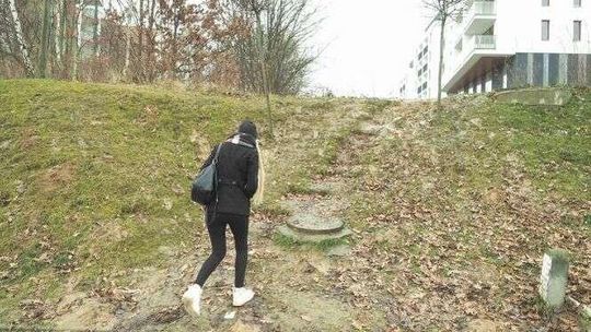 Przystanek dla akrobatów, czyli dlaczego mieszkańcy wciąż będą brnąć w błocie