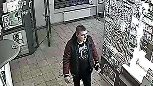 Przyszedł do apteki z fałszywymi receptami. Policja publikuje jego wizerunek