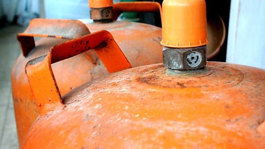 Przyszedł z butlą gazową do MOPS-u. Uciekł, gdy zaczął ulatniać się gaz 