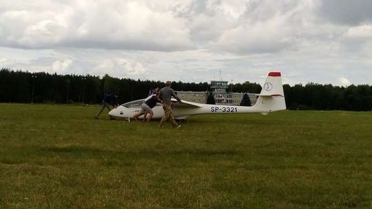 Przyszli piloci szkolą się na lotnisku w Białej Podlaskiej