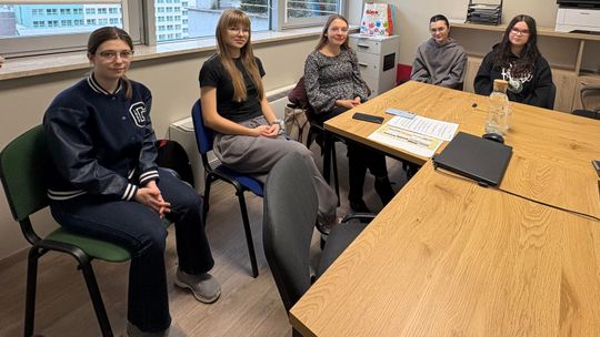 „Przyszłość w małych rękach” – młodzież ze Szkoły Realnej wspiera dzieci z trudnymi doświadczeniami „Przyszłość w małych rękach” – młodzież ze Szkoły Realnej wspiera dzieci z trudnymi doświadczeniami