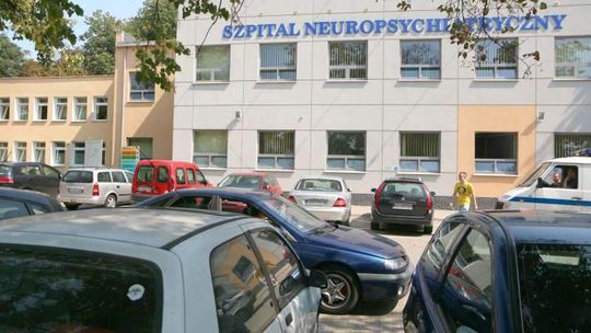 Przyszpitalny parking za mały. Ale na nowy nie ma szans