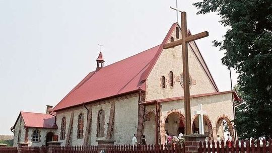 Przywiózł matkę do kościoła i okradł księdza