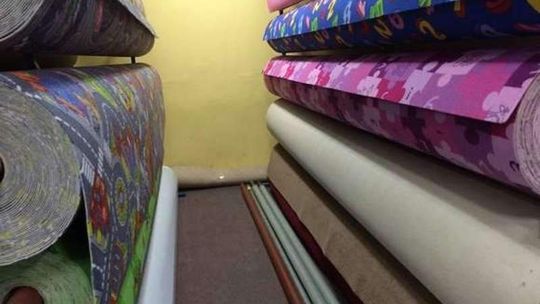 Przyznał się, że "zwinął" wykładzinę