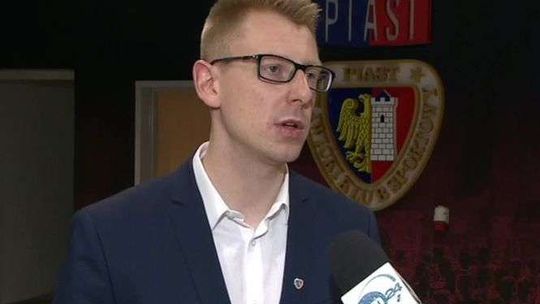 Pseudokibice odpowiedzą za przerwanie meczu Piast - Górnik (wideo)