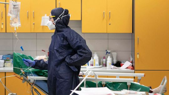 Psycholog: Mimo rozwoju epidemii, Polacy wykazują nierealistyczny optymizm