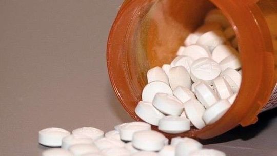 Psychotropy popili alkoholem. Ona straciła przytomność, on nie mógł się ruszyć