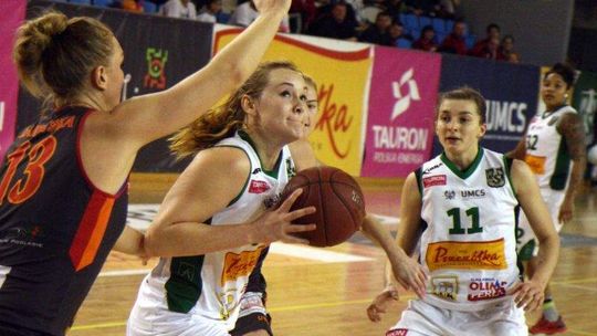 Pszczółka AZS UMCS Lublin - CCC Polkowice 63:59, wicemistrz Polski ograny w hali MOSiR