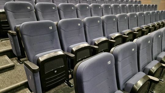 Publiczności wygodniej. Nowe fotele w sali widowiskowej