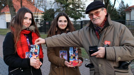 Puławianie chętnie wrzucają do puszek i wspierają WOŚP [zdjęcia]