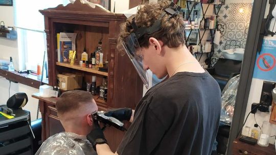 Puławscy fryzjerzy znów mają pełne ręce roboty