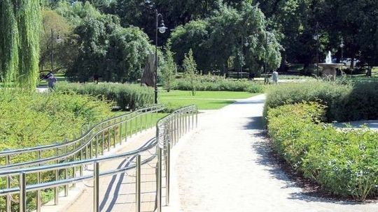 Puławscy radni wypunktowali błędy na Skwerze Niepodległości. Co zarzucają?