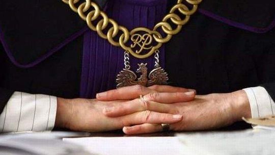 Puławy: Afera sprzed lat daje w kość dyrektorce