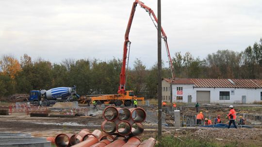 Puławy: Budowa hali droższa o milion zł, bo trzeba wymienić grunt