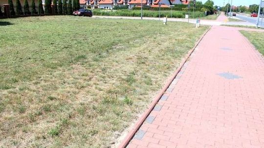 Puławy: Był trawnik, będzie plac zabaw