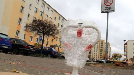 Puławy: Droga pożarowa na kłódkę. Strażacy mają wątpliwości