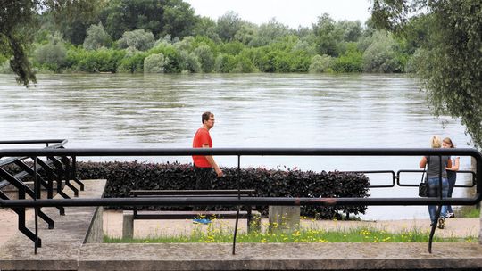 Puławy: Fala na Wiśle odpłynęła, bulwar otwarty