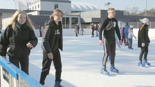 Puławy: Ferie na sportowo na lodowisku. Co jeszcze można robić z wolnym czasem?