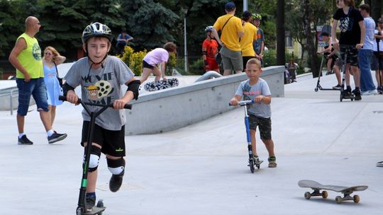 Puławy. Jak namówić dzieci do noszenia kasku w skateparku