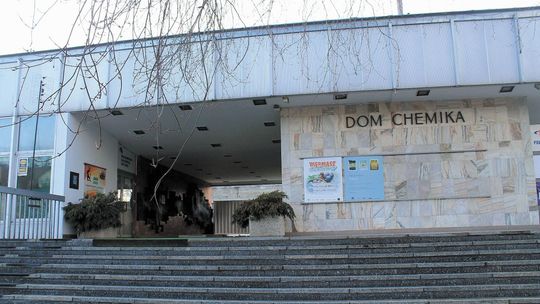 Puławy: Jaka przyszłość modernistycznego pawilonu. Rozbiorą zanim zdecyduje sąd?