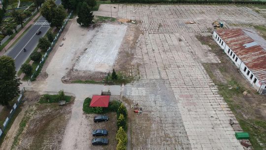 Puławy: Jest pusty plac, będzie hala sportowa [zdjęcia z drona]