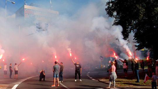 Puławy: Kibice oddali cześć bohaterom Powstania Warszawskiego [wideo, zdjęcia]