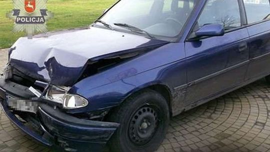 Puławy: Kierowca uszkodził pięć samochodów i uciekł