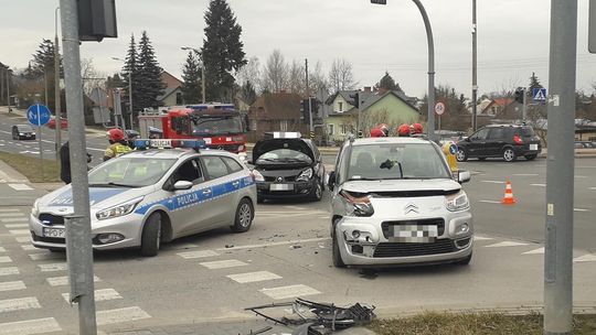 Puławy: Kolizja na skrzyżowaniu trzech ulic [zdjęcia]