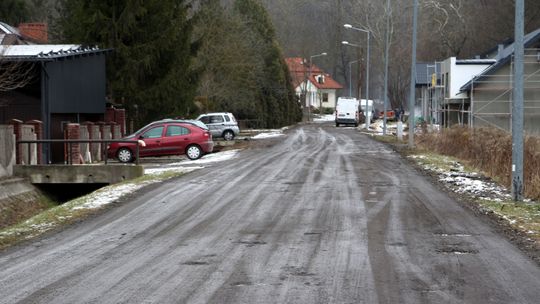 Puławy: Kto przebuduje drogę prowadzącą na stok?
