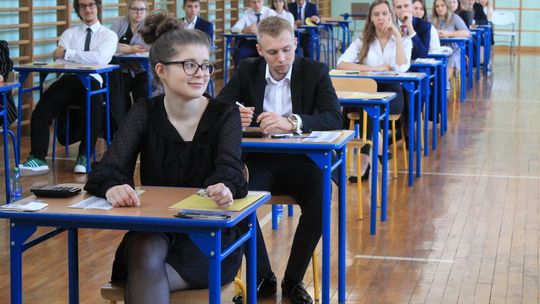 Puławy: Maturę z matematyki poprzedziły alarmy bombowe [zdjęcia]