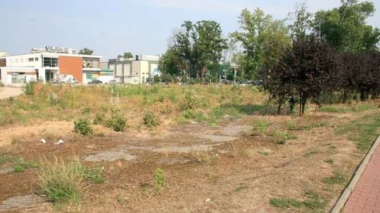 Puławy. Miała być galeria handlowa, jest bałagan