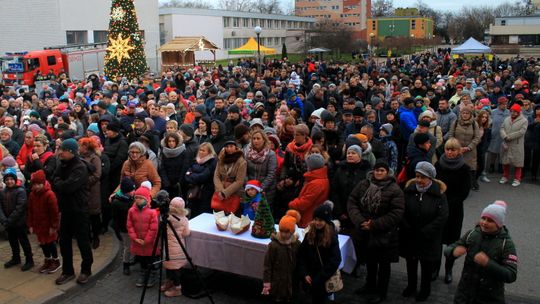 Puławy: Miejska Wigilia na dużej scenie. Anioły, kolędy i życzenia [zdjęcia]