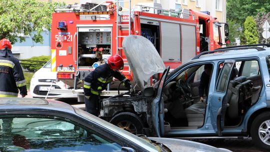 Puławy: Na Polnej zapalił się samochód. W gaszeniu pomogli strażacy
