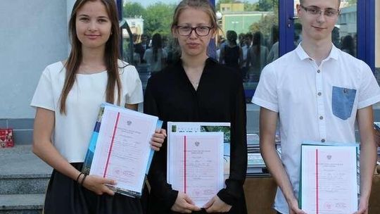 Puławy: Najlepsi uczniowie I LO odebrali świadectwa