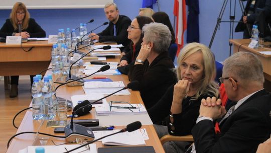 Puławy: Nieoczekiwana zmiana miejsc radnych opozycji. Tak chcieli radni PiS