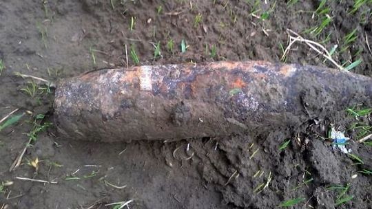 Puławy: Niewybuch w polu