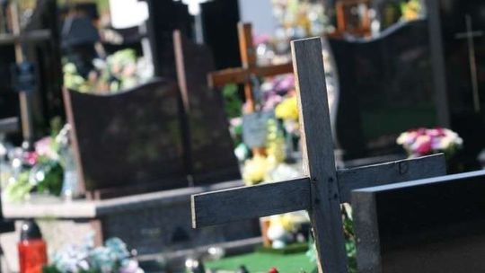 Puławy: Nowa nawierzchnia na cmentarnych alejach